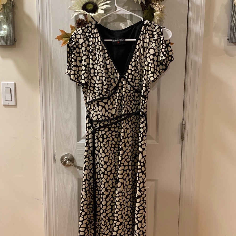 V-neck black and white polkadot dress knee height.